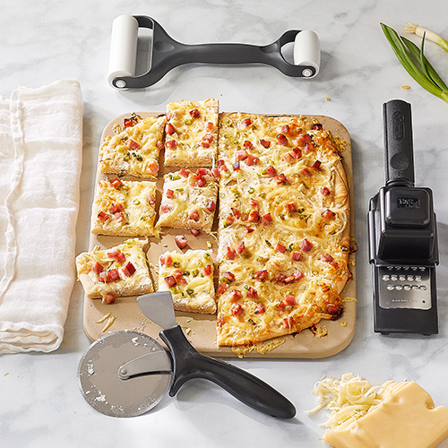 Flammkuchen klassisch Pampered Chef Rezept